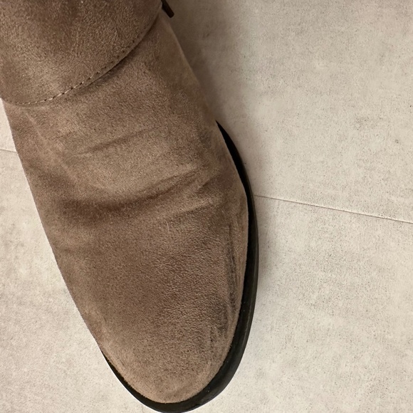 Reaction by Kenneth Cole ankle boots with 2 straps, zipper closure. size 9.5 - Picture 4 of 8